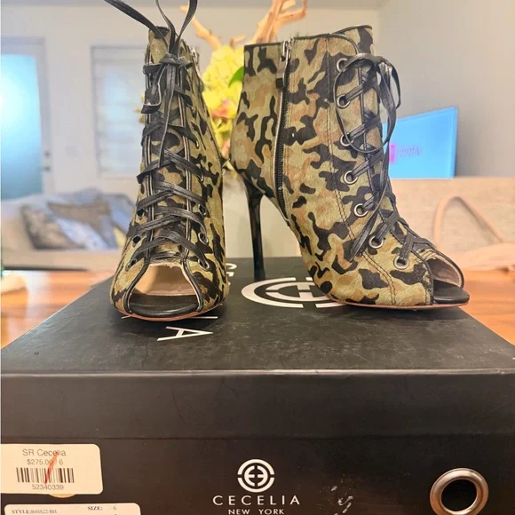 CECELIA NEW YORK Black Heeled Boots - Picture 1 of 6